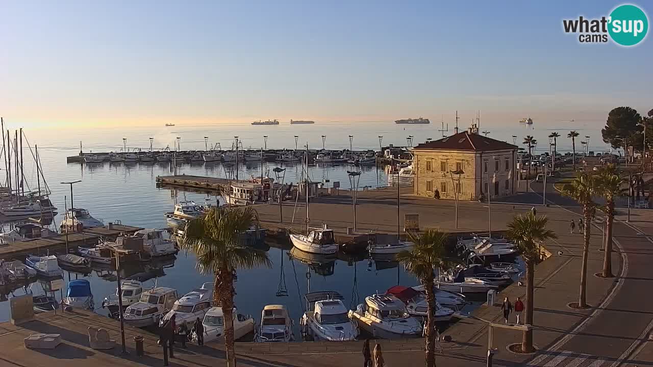 Spletna kamera Koper – Panorama na marino in promenado s Hotela Grand Koper