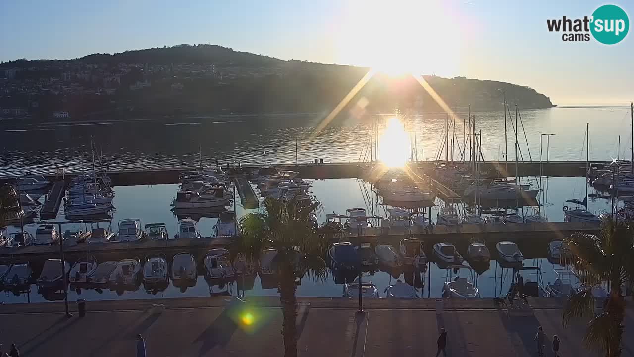 Spletna kamera Koper – Panorama na marino in promenado s Hotela Grand Koper