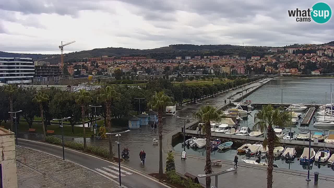 Webcam Koper – Panorama des Jachthafens und der Promenade vom Hotel Grand Koper