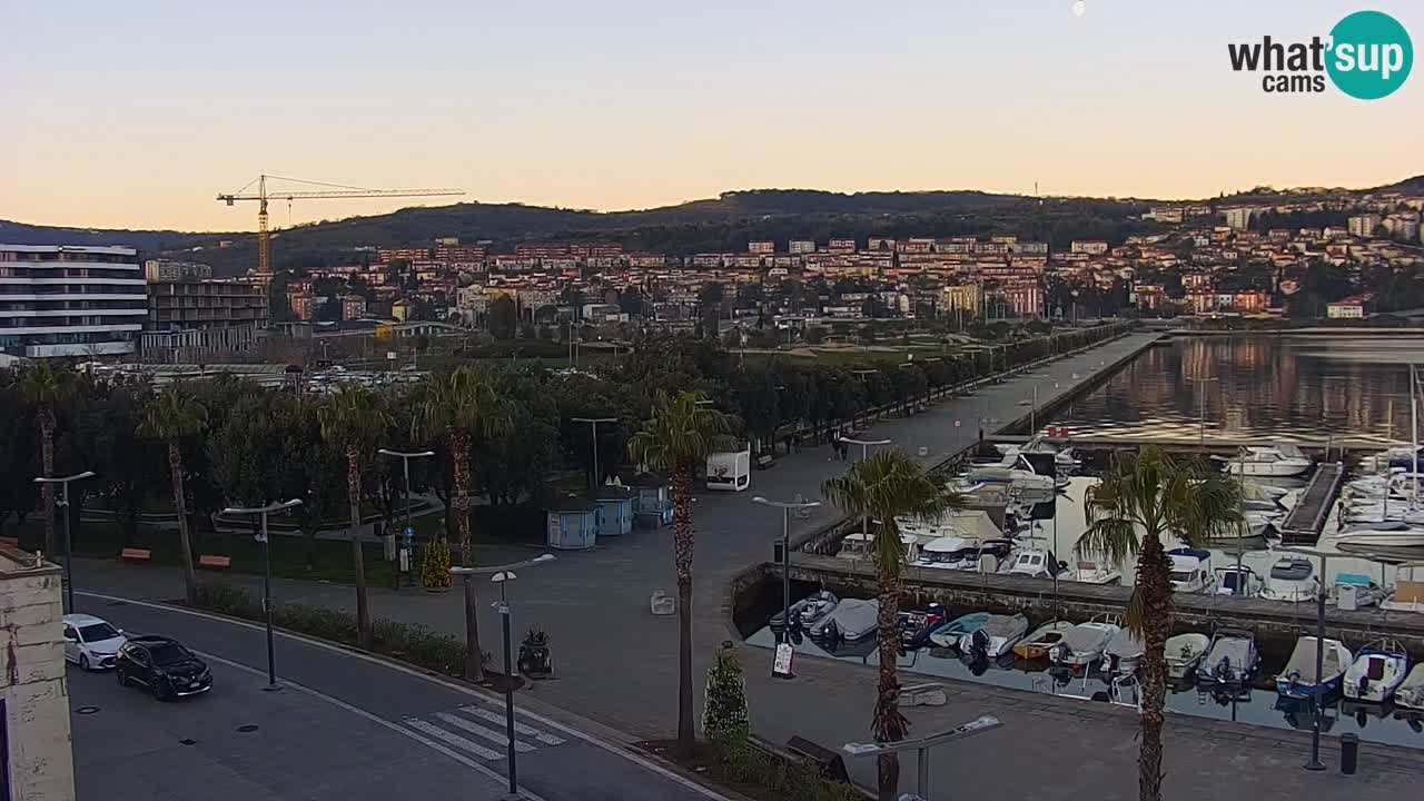 Webcam Koper – Panorama de la marina et de la promenade depuis le Grand Hotel Koper