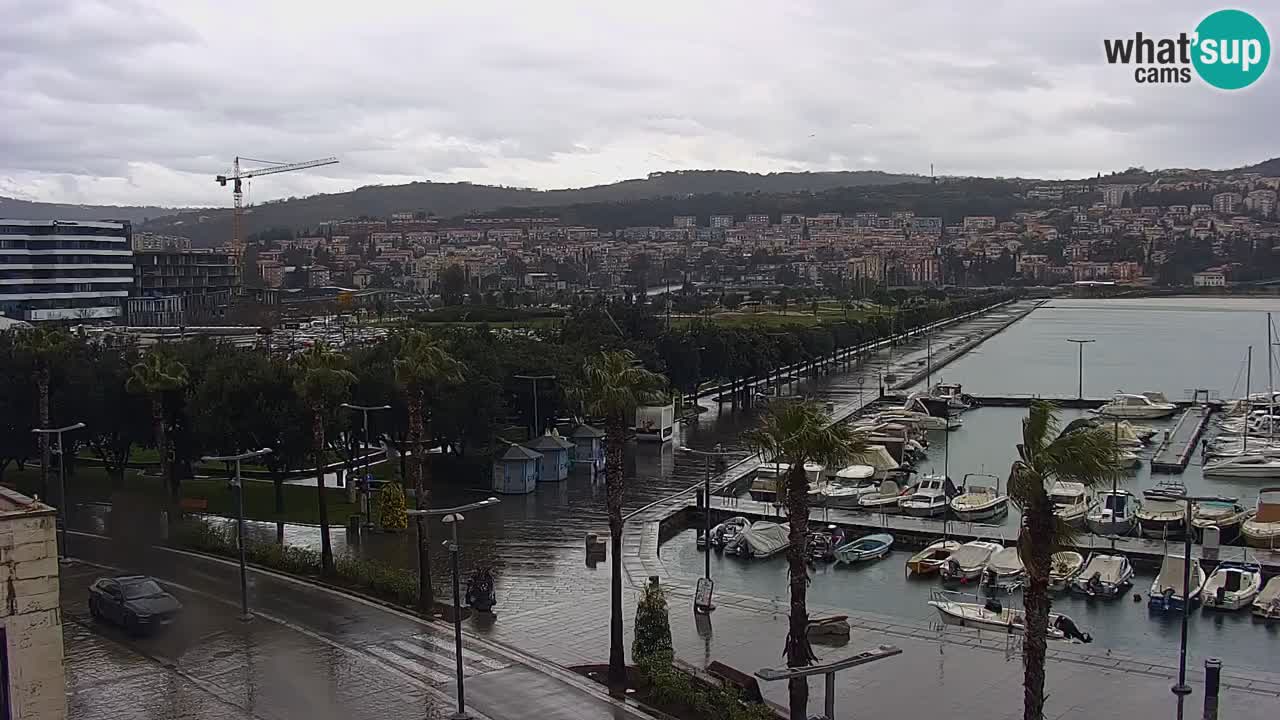 Webcam Koper – Panorama des Jachthafens und der Promenade vom Hotel Grand Koper