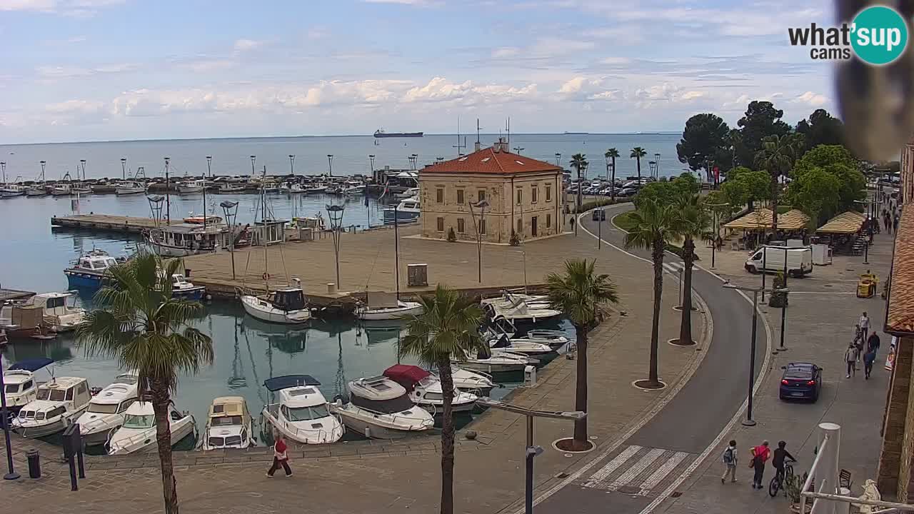Spletna kamera Luka Koper v živo – Potniški terminal in tovorno pristanišče – Slovenija
