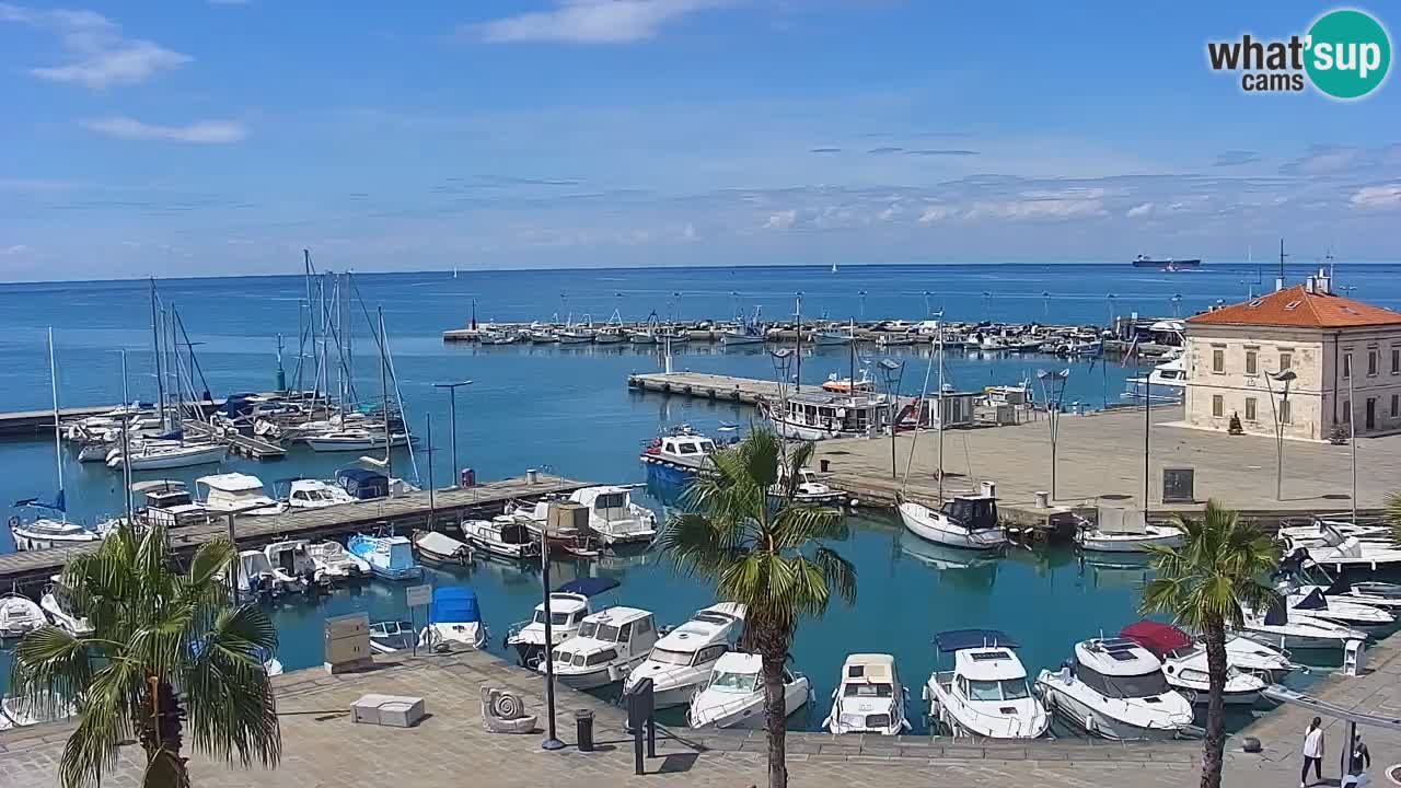 Spletna kamera Luka Koper v živo – Potniški terminal in tovorno pristanišče – Slovenija