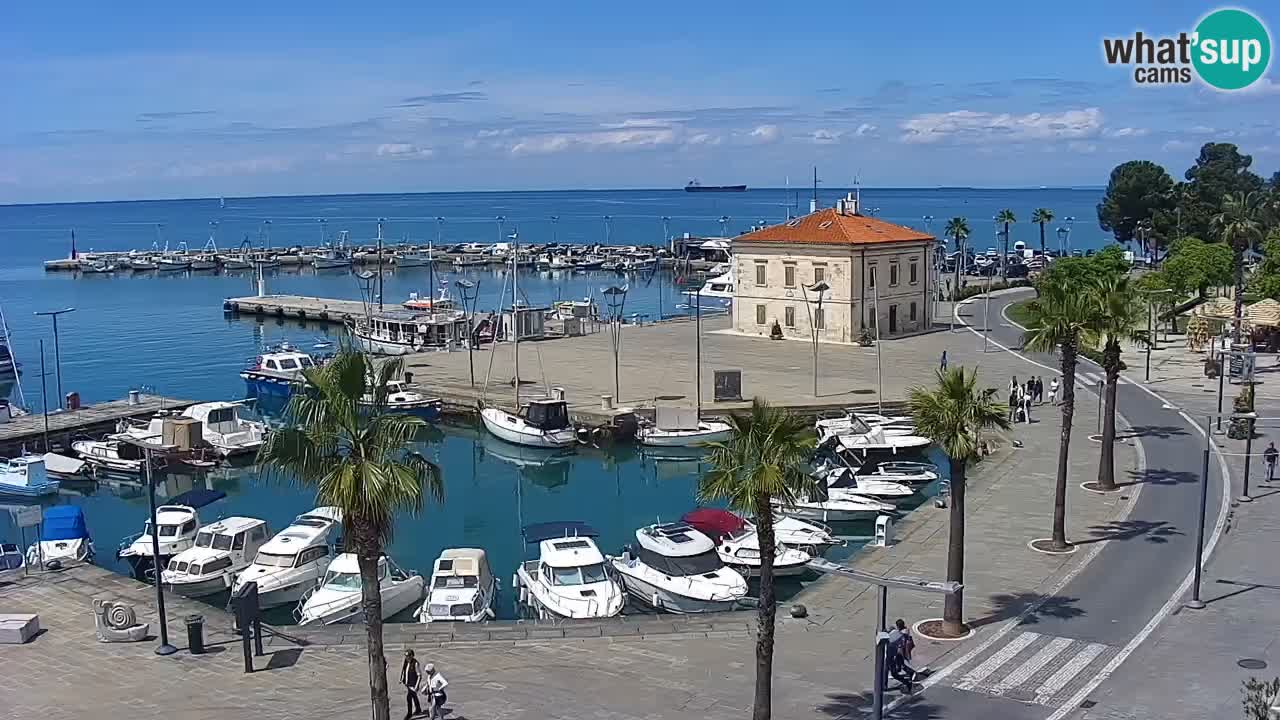 Luka Kopar uživo web kamera – Turistički terminal i teretna luka – Slovenija