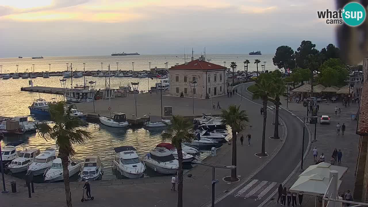Webcam Koper – Panorama des Jachthafens und der Promenade vom Hotel Grand Koper