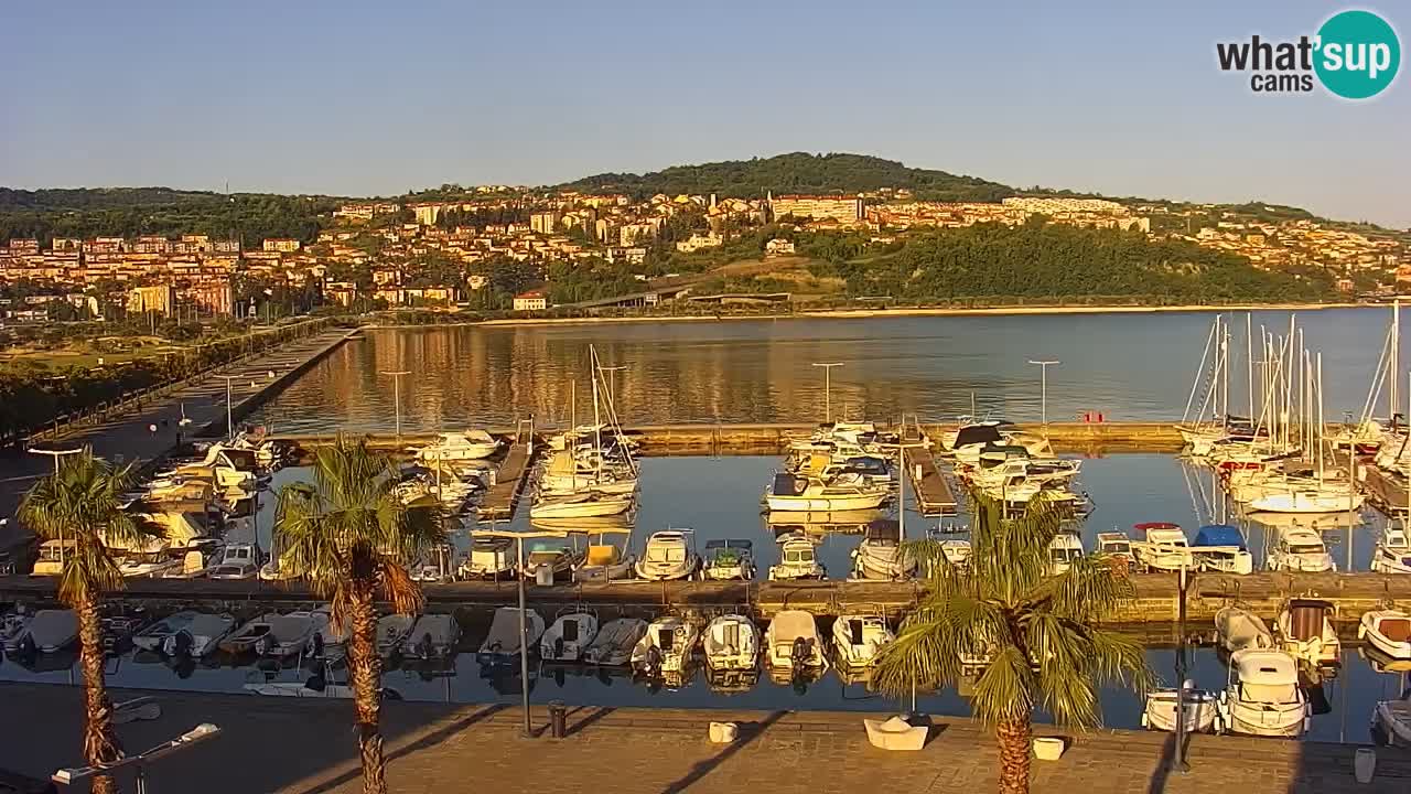 Luka Kopar uživo web kamera – Turistički terminal i teretna luka – Slovenija