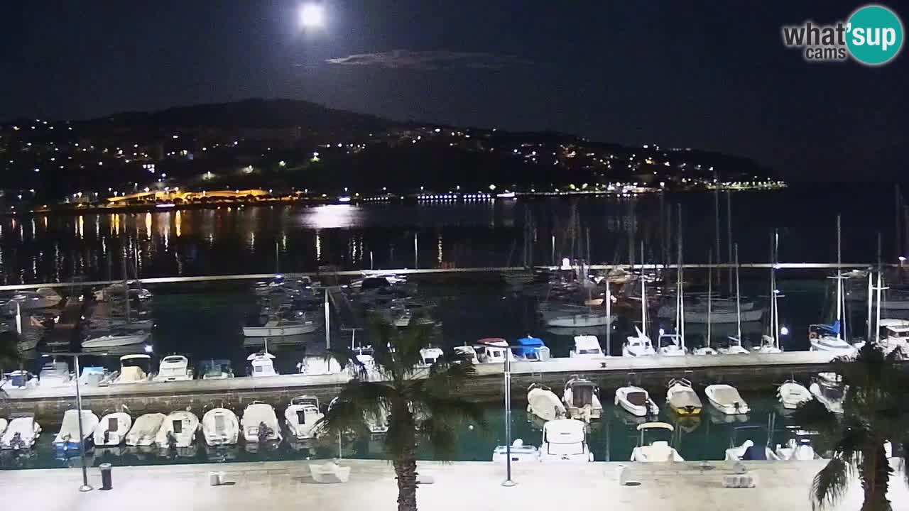 Spletna kamera Luka Koper v živo – Potniški terminal in tovorno pristanišče – Slovenija