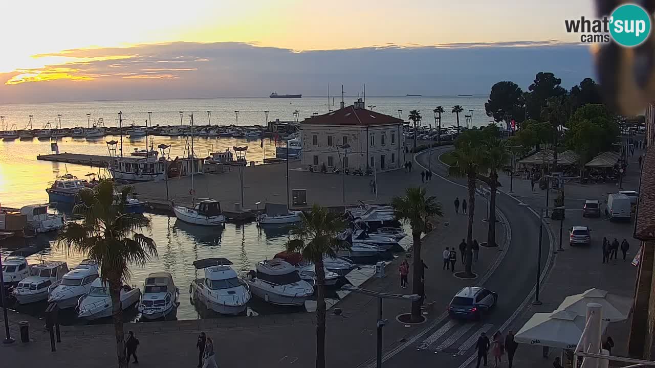 Luka Kopar uživo web kamera – Turistički terminal i teretna luka – Slovenija
