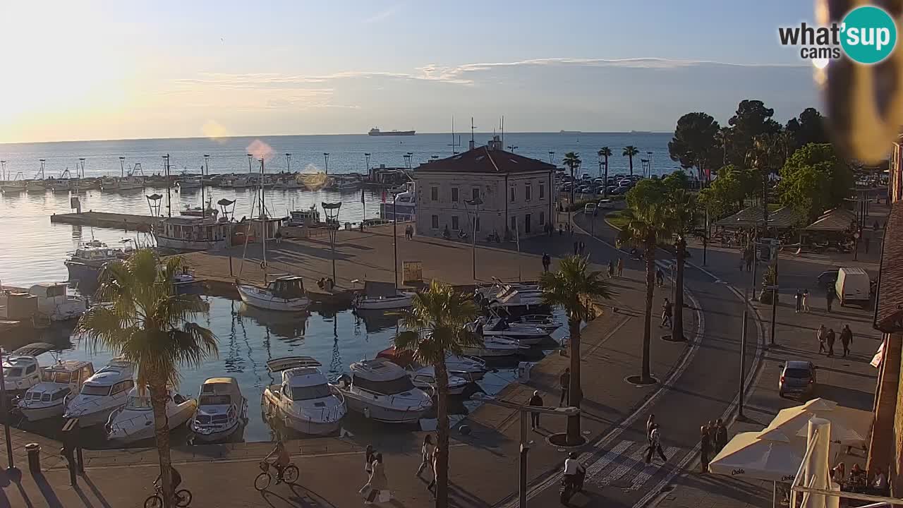 Webcam Koper – Panorama of the marina and promenade from the Grand Hotel Koper