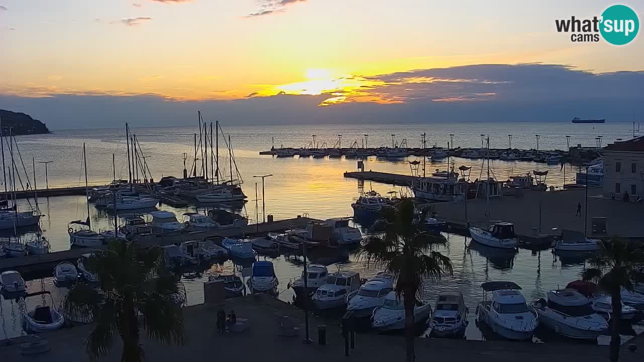 Luka Kopar uživo web kamera – Turistički terminal i teretna luka – Slovenija