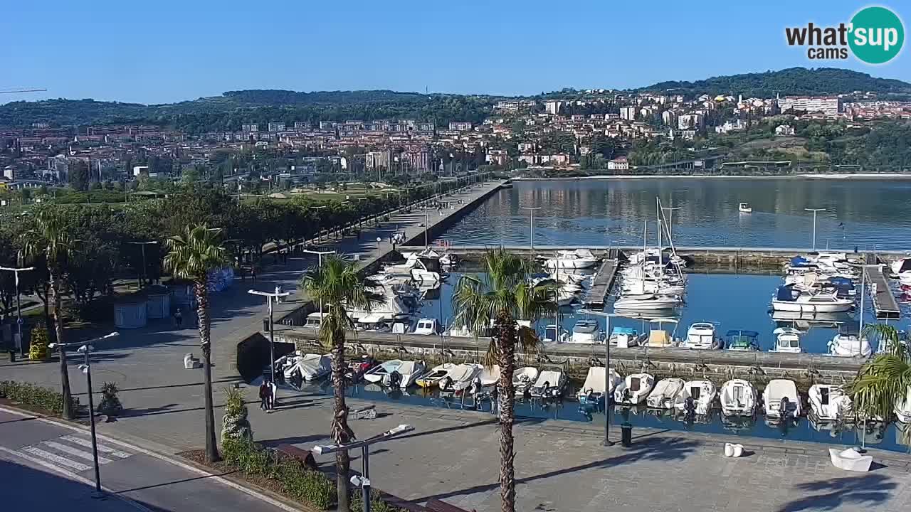 Spletna kamera Luka Koper v živo – Potniški terminal in tovorno pristanišče – Slovenija