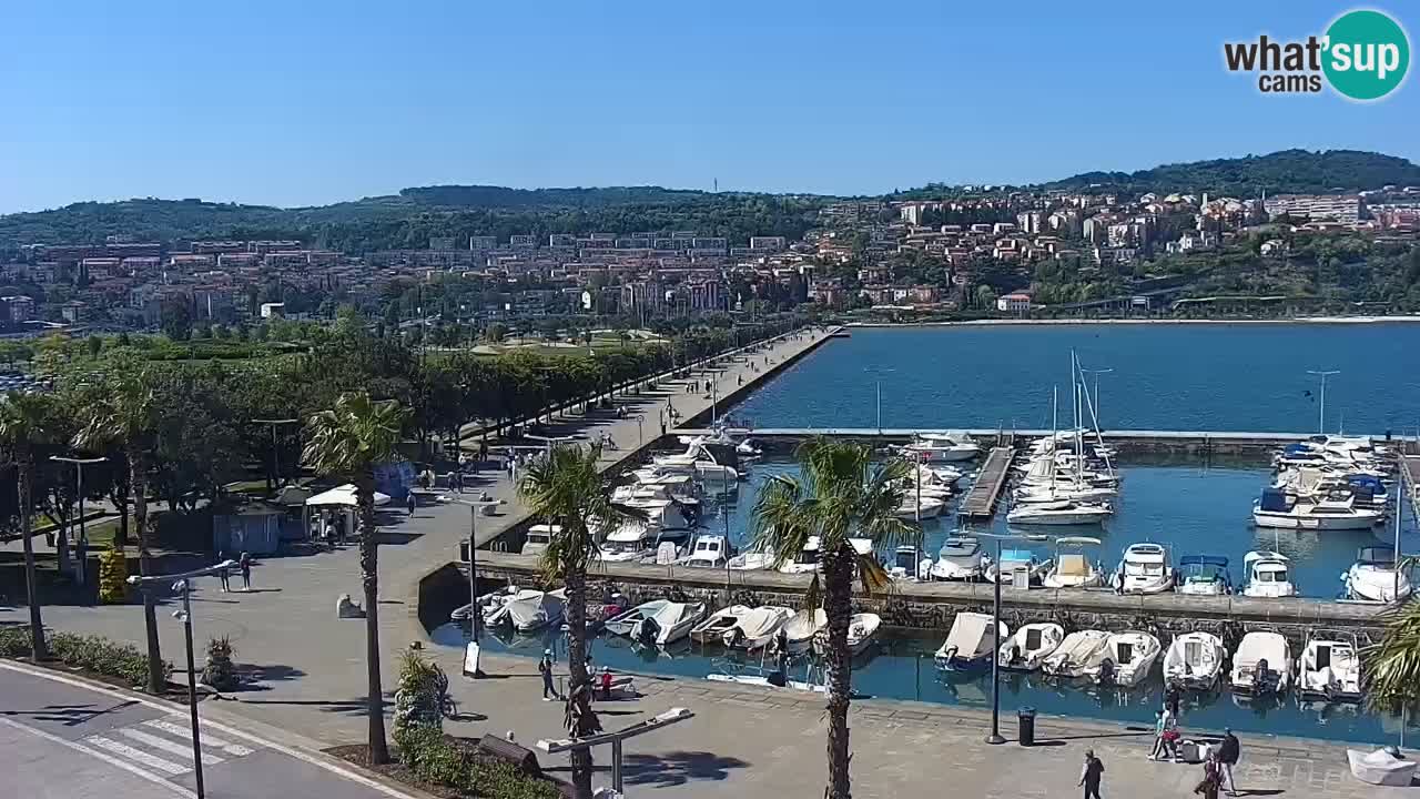 Spletna kamera Luka Koper v živo – Potniški terminal in tovorno pristanišče – Slovenija