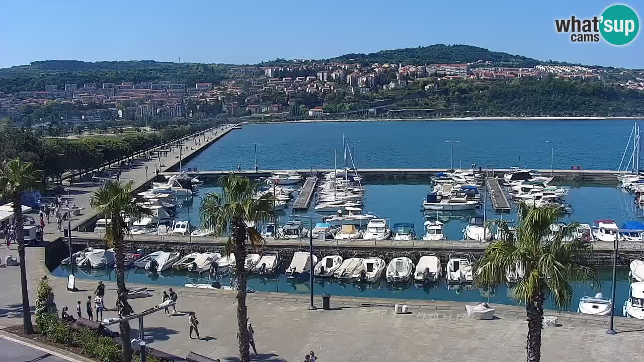 Spletna kamera Luka Koper v živo – Potniški terminal in tovorno pristanišče – Slovenija