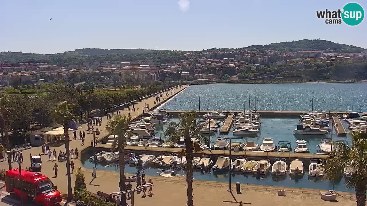 Spletna kamera Luka Koper v živo – Potniški terminal in tovorno pristanišče – Slovenija