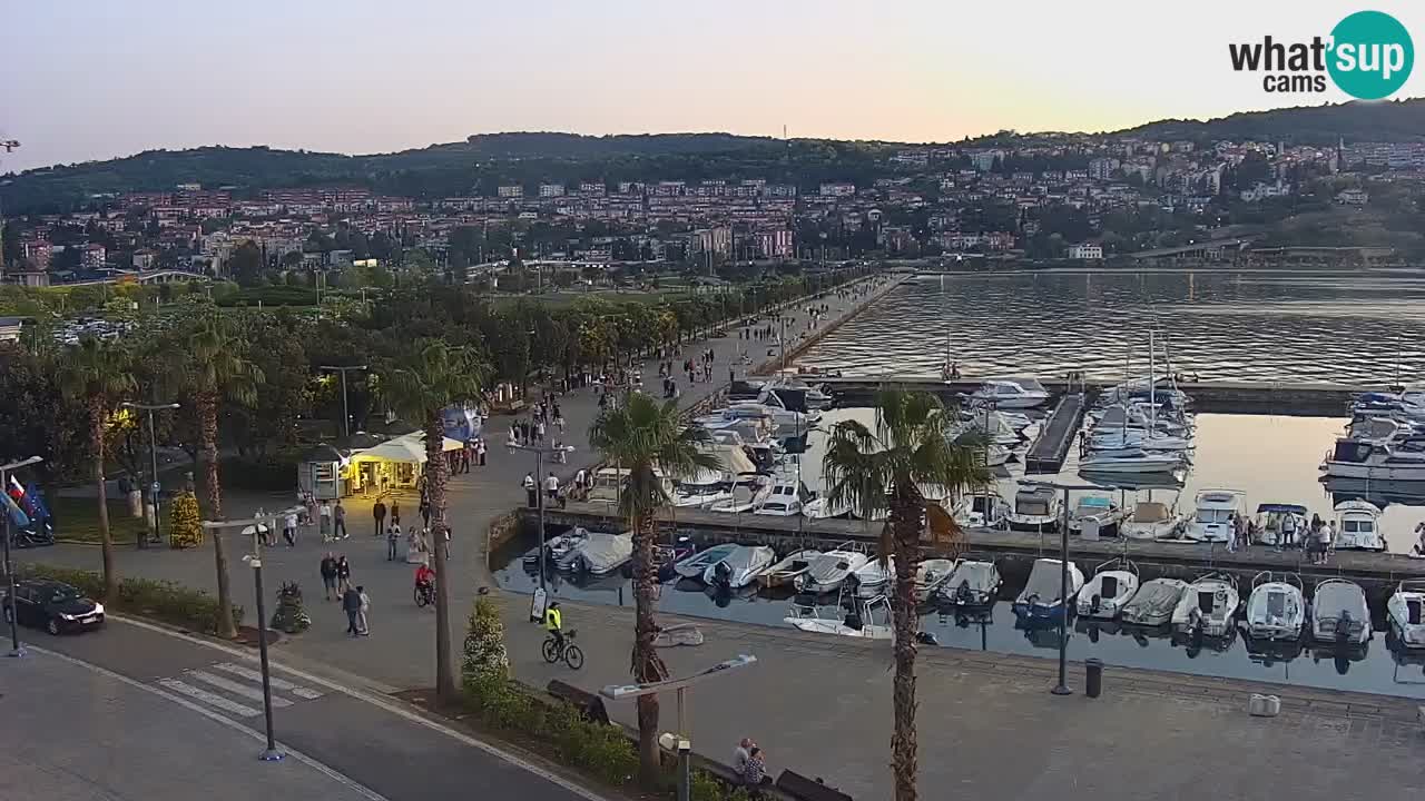 Spletna kamera Koper – Panorama na marino in promenado s Hotela Grand Koper
