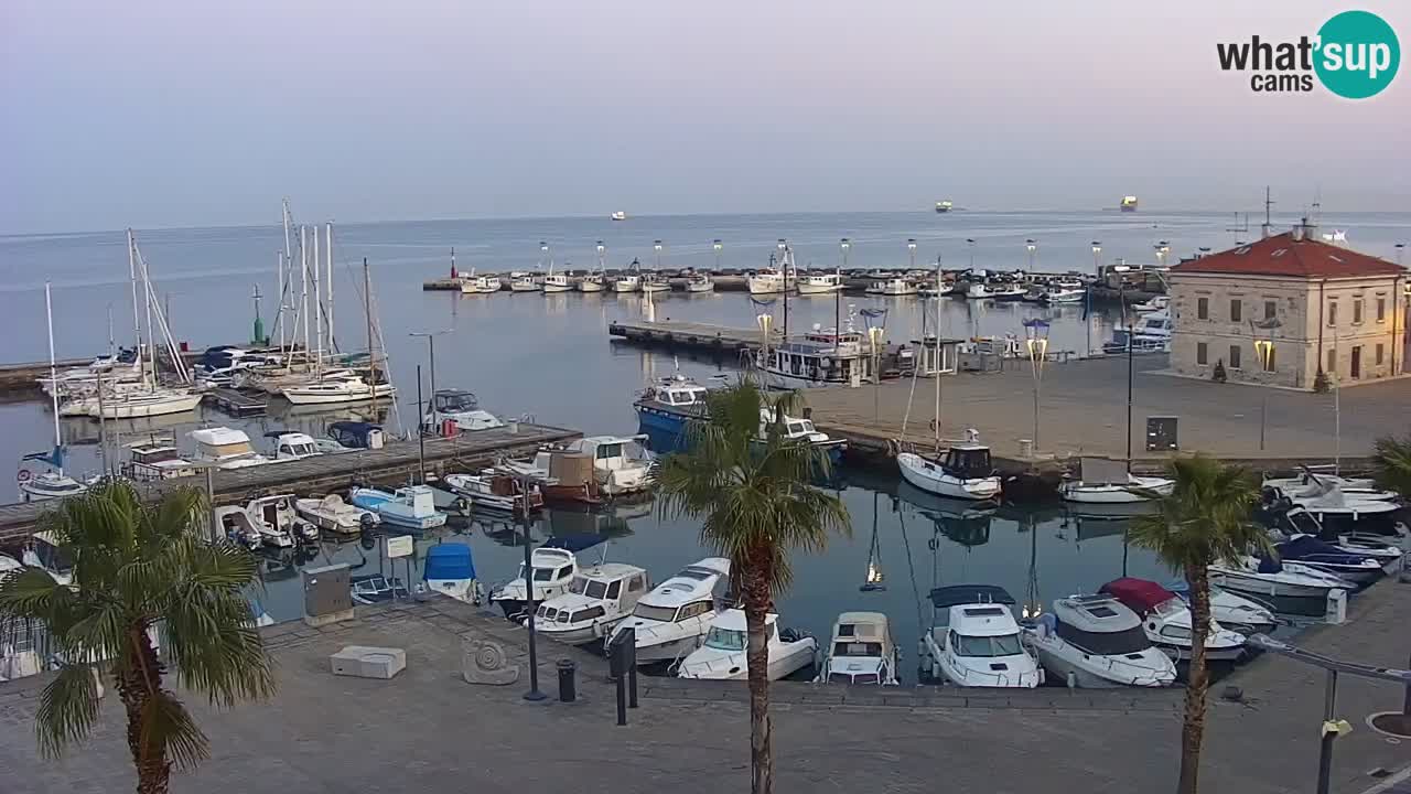 Webcam Koper – Panorama des Jachthafens und der Promenade vom Hotel Grand Koper