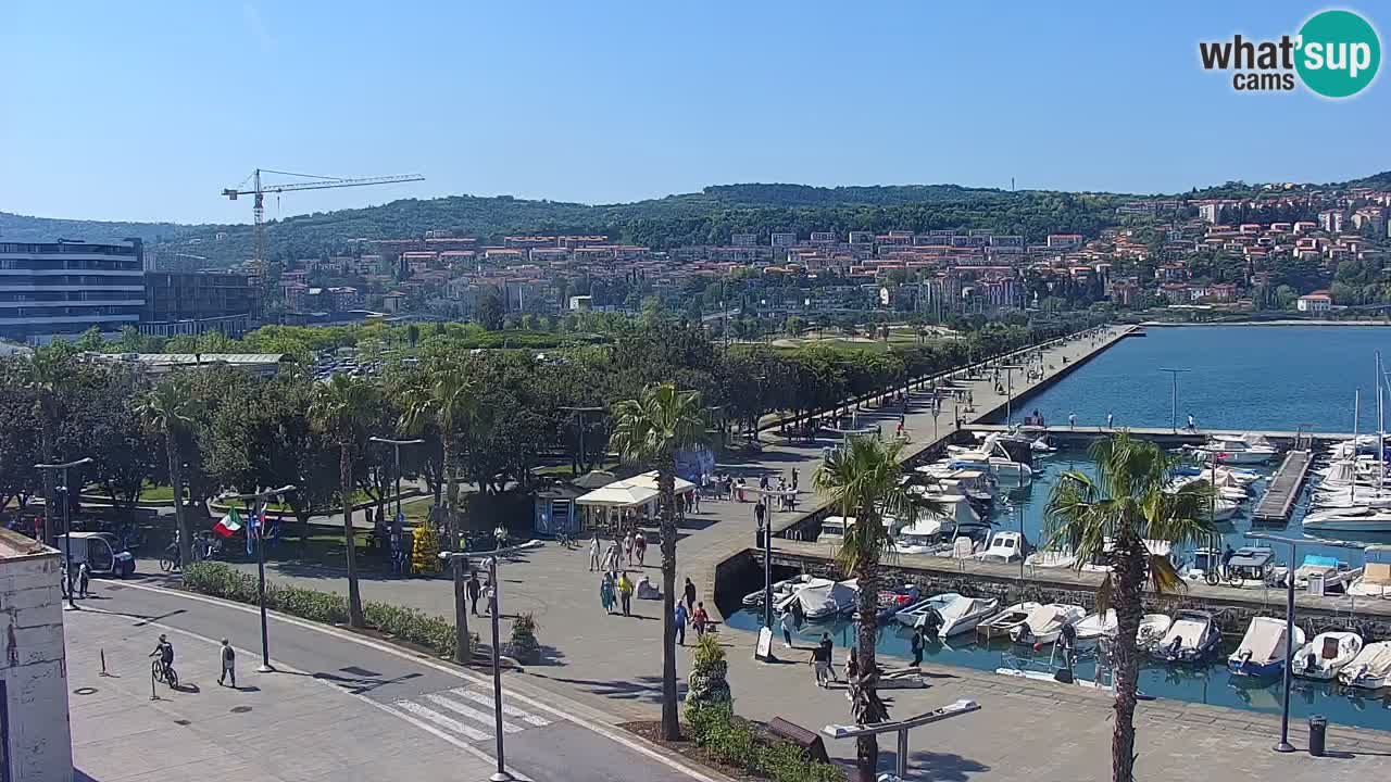 Spletna kamera Luka Koper v živo – Potniški terminal in tovorno pristanišče – Slovenija