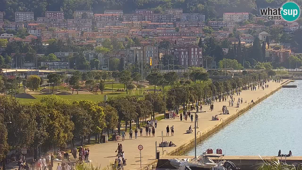 Webcam Koper – Panorama des Jachthafens und der Promenade vom Hotel Grand Koper