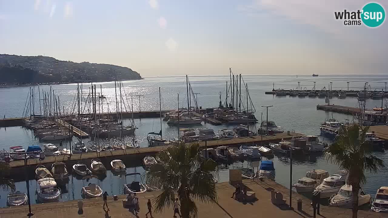 Spletna kamera Luka Koper v živo – Potniški terminal in tovorno pristanišče – Slovenija