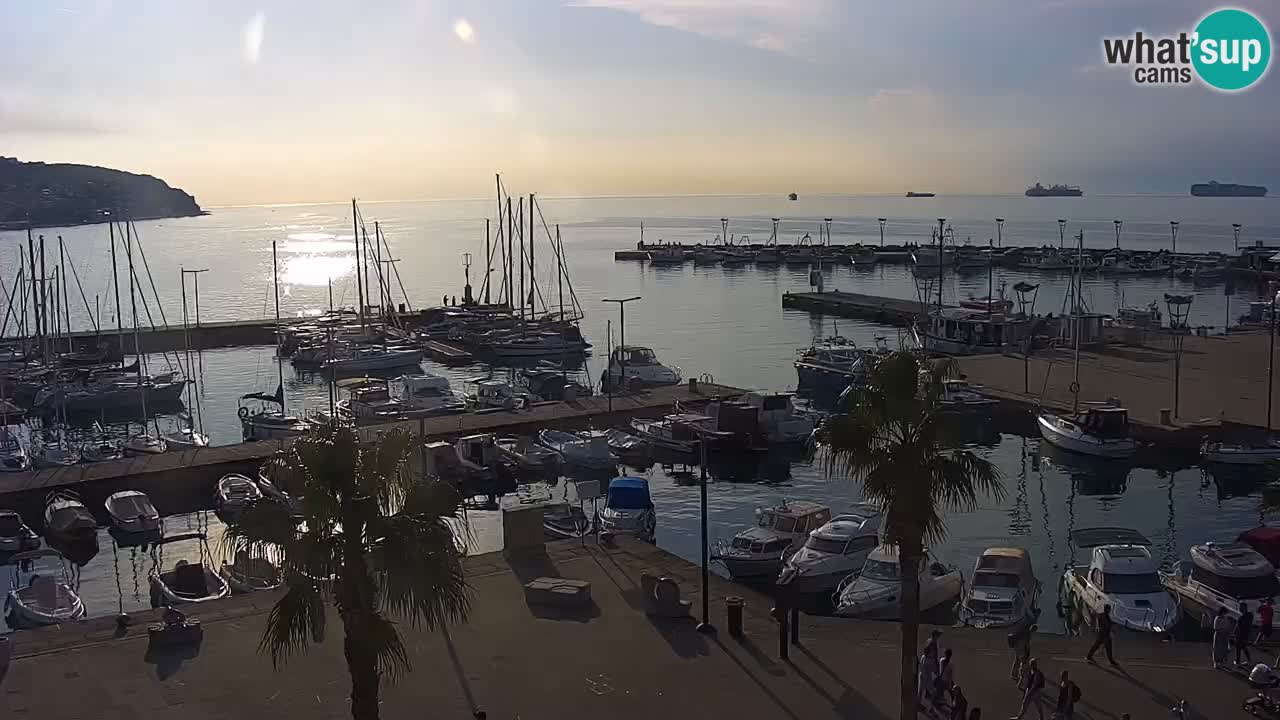 Webcam Koper – Panorama des Jachthafens und der Promenade vom Hotel Grand Koper