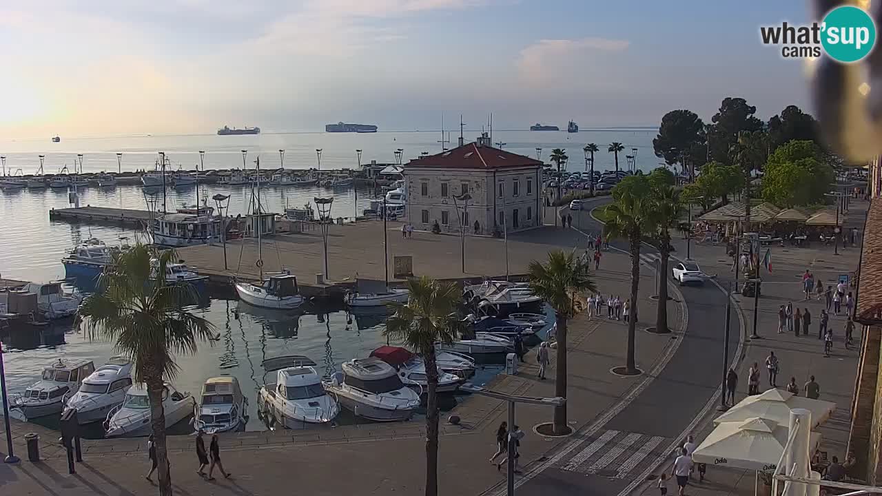 Luka Kopar uživo web kamera – Turistički terminal i teretna luka – Slovenija