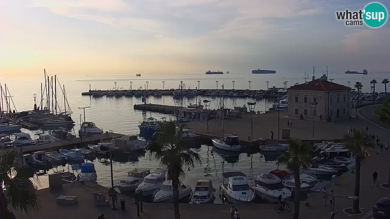 Webcam Koper – Panorama des Jachthafens und der Promenade vom Hotel Grand Koper