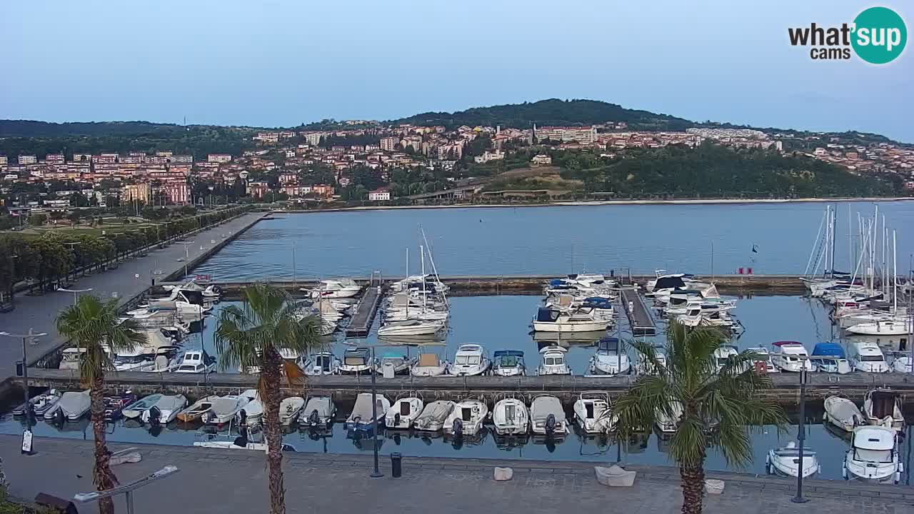 Luka Kopar uživo web kamera – Turistički terminal i teretna luka – Slovenija