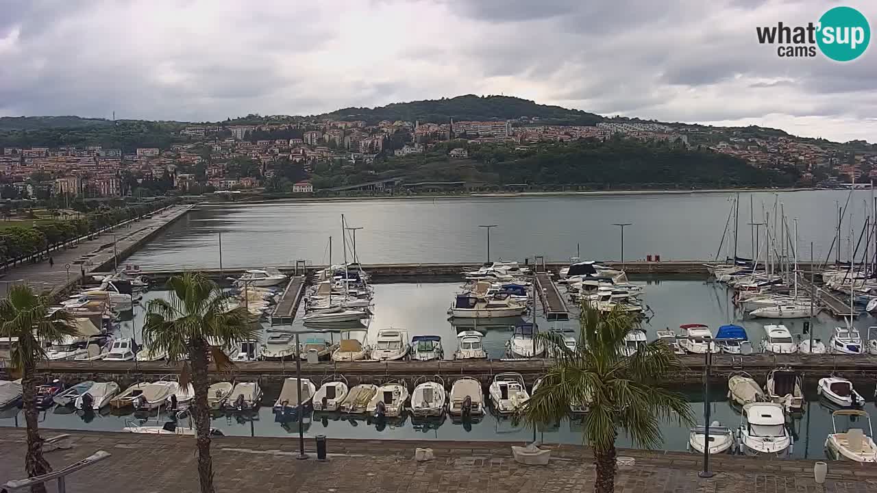 Spletna kamera Luka Koper v živo – Potniški terminal in tovorno pristanišče – Slovenija