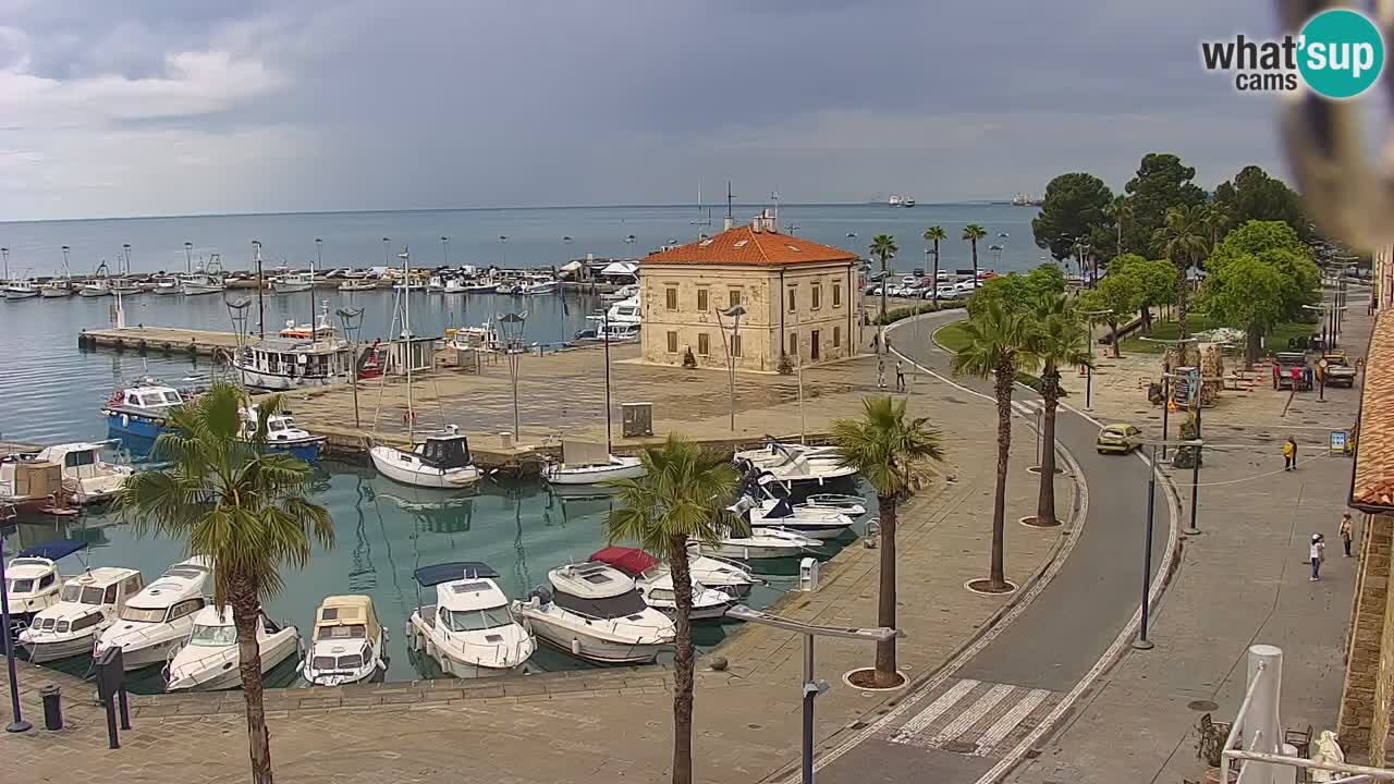 Webcam Koper – Panorama des Jachthafens und der Promenade vom Hotel Grand Koper