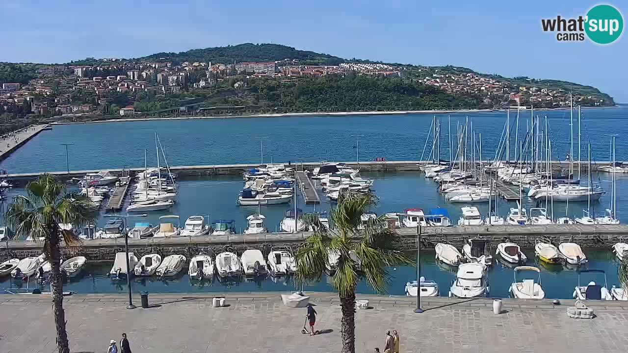 Spletna kamera Luka Koper v živo – Potniški terminal in tovorno pristanišče – Slovenija