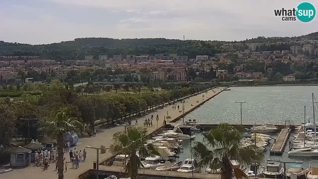 Spletna kamera Luka Koper v živo – Potniški terminal in tovorno pristanišče – Slovenija