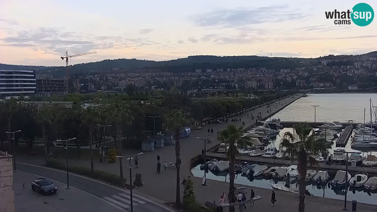Spletna kamera Koper – Panorama na marino in promenado s Hotela Grand Koper