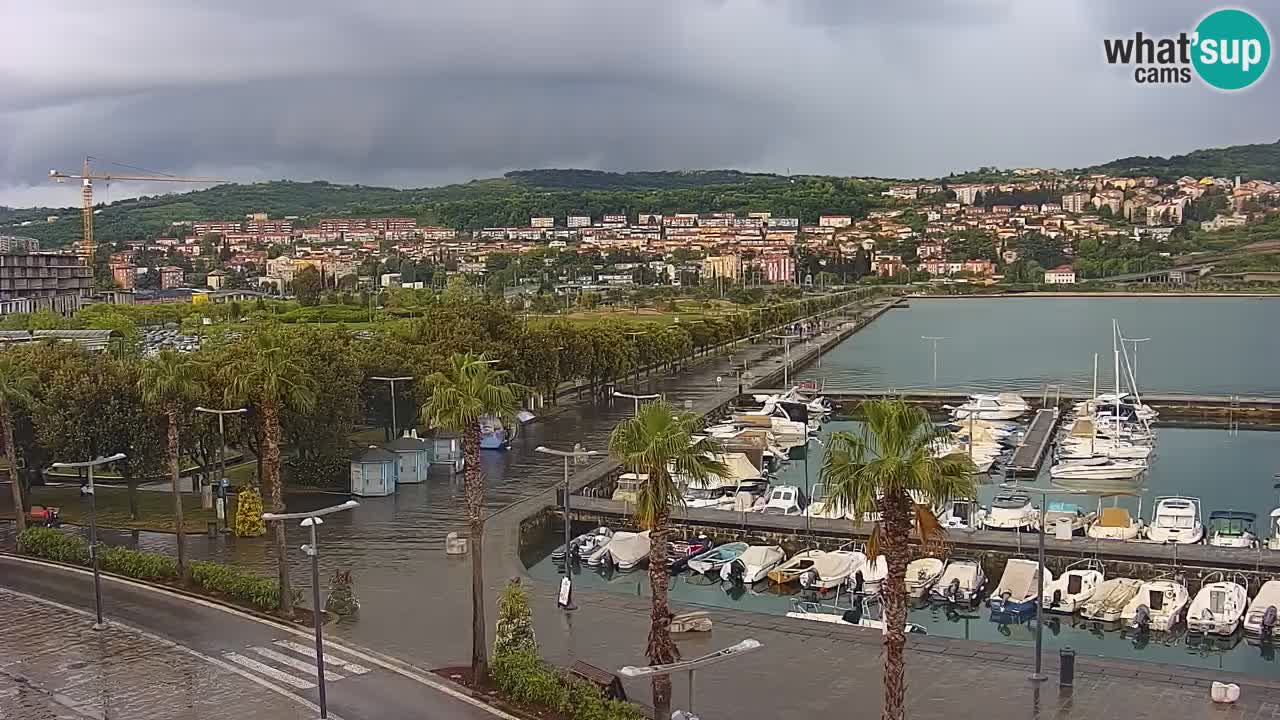 Spletna kamera Koper – Panorama na marino in promenado s Hotela Grand Koper