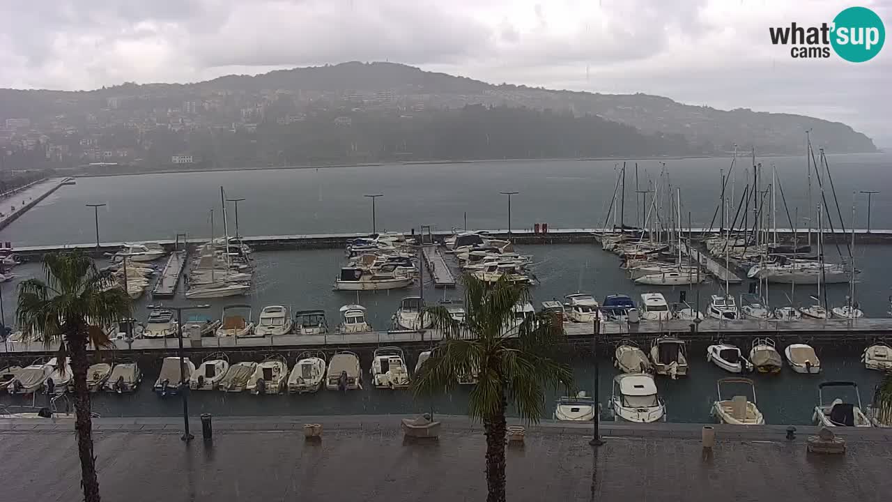 Spletna kamera Luka Koper v živo – Potniški terminal in tovorno pristanišče – Slovenija