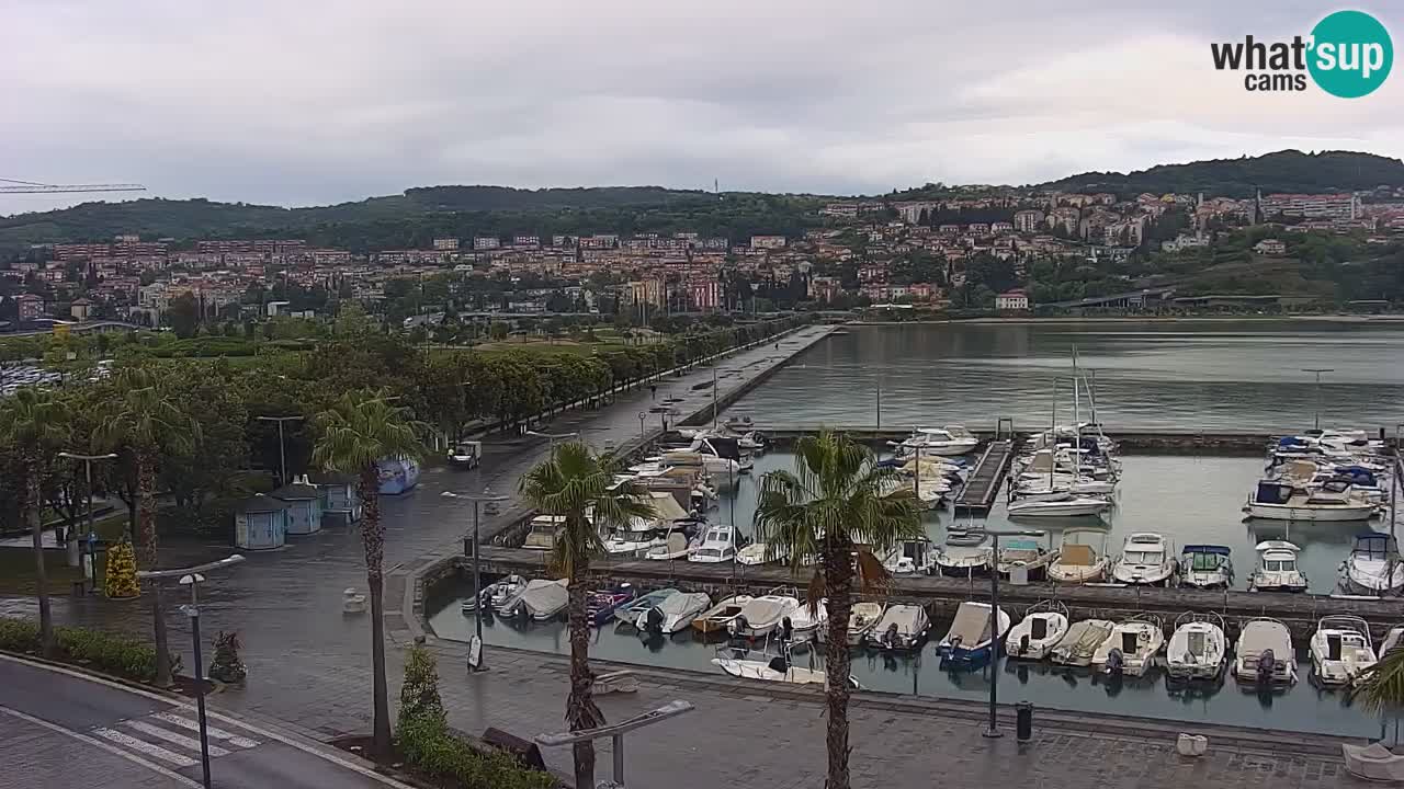 Spletna kamera Luka Koper v živo – Potniški terminal in tovorno pristanišče – Slovenija