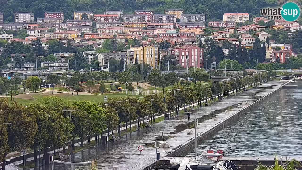 Spletna kamera Luka Koper v živo – Potniški terminal in tovorno pristanišče – Slovenija