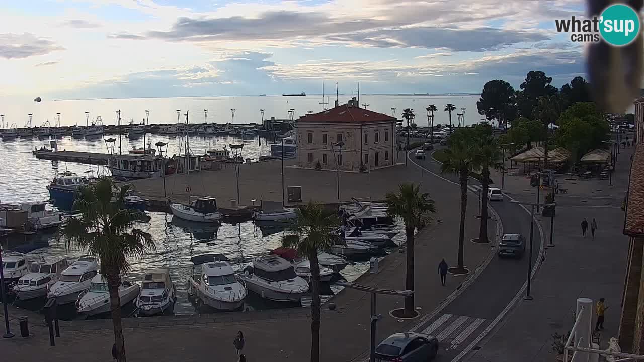 Webcam Koper – Panorama des Jachthafens und der Promenade vom Hotel Grand Koper