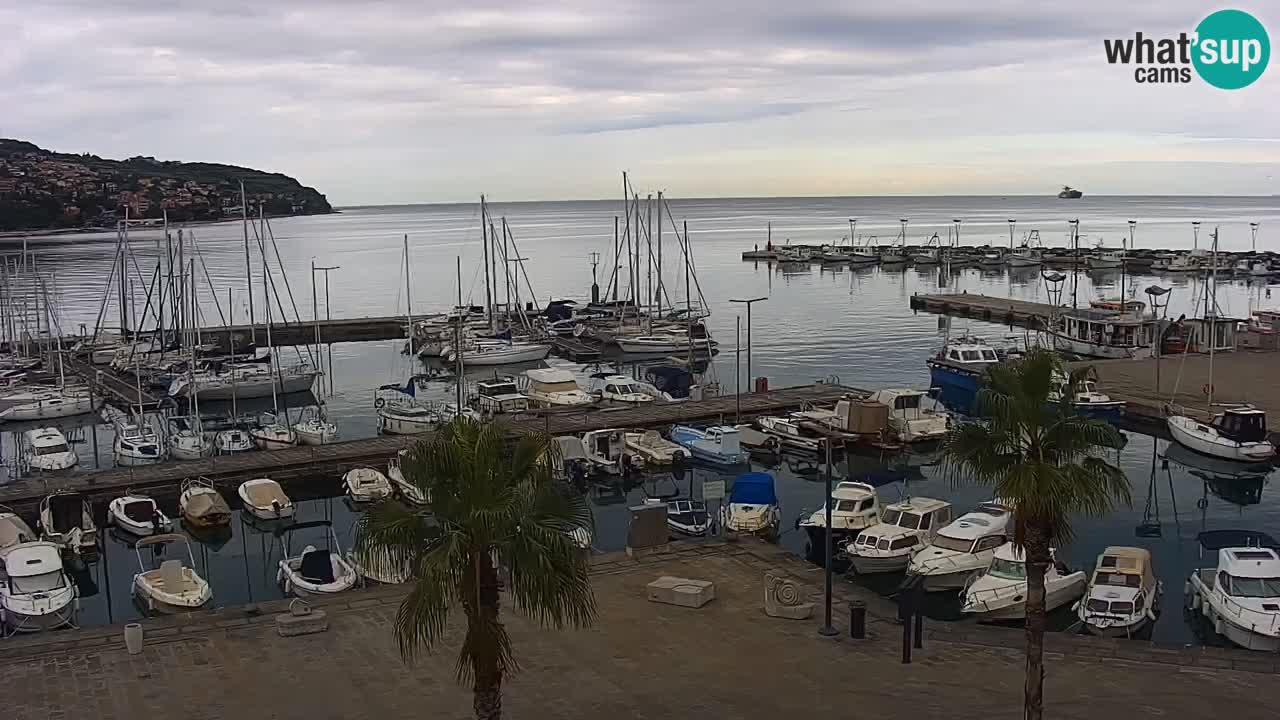 Webcam Koper – Panorama des Jachthafens und der Promenade vom Hotel Grand Koper