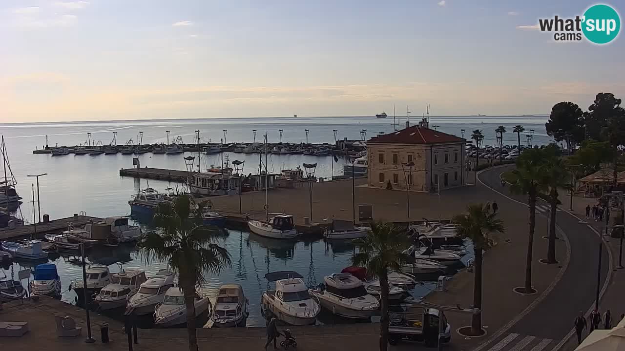 Webcam Koper – Panorama of the marina and promenade from the Grand Hotel Koper