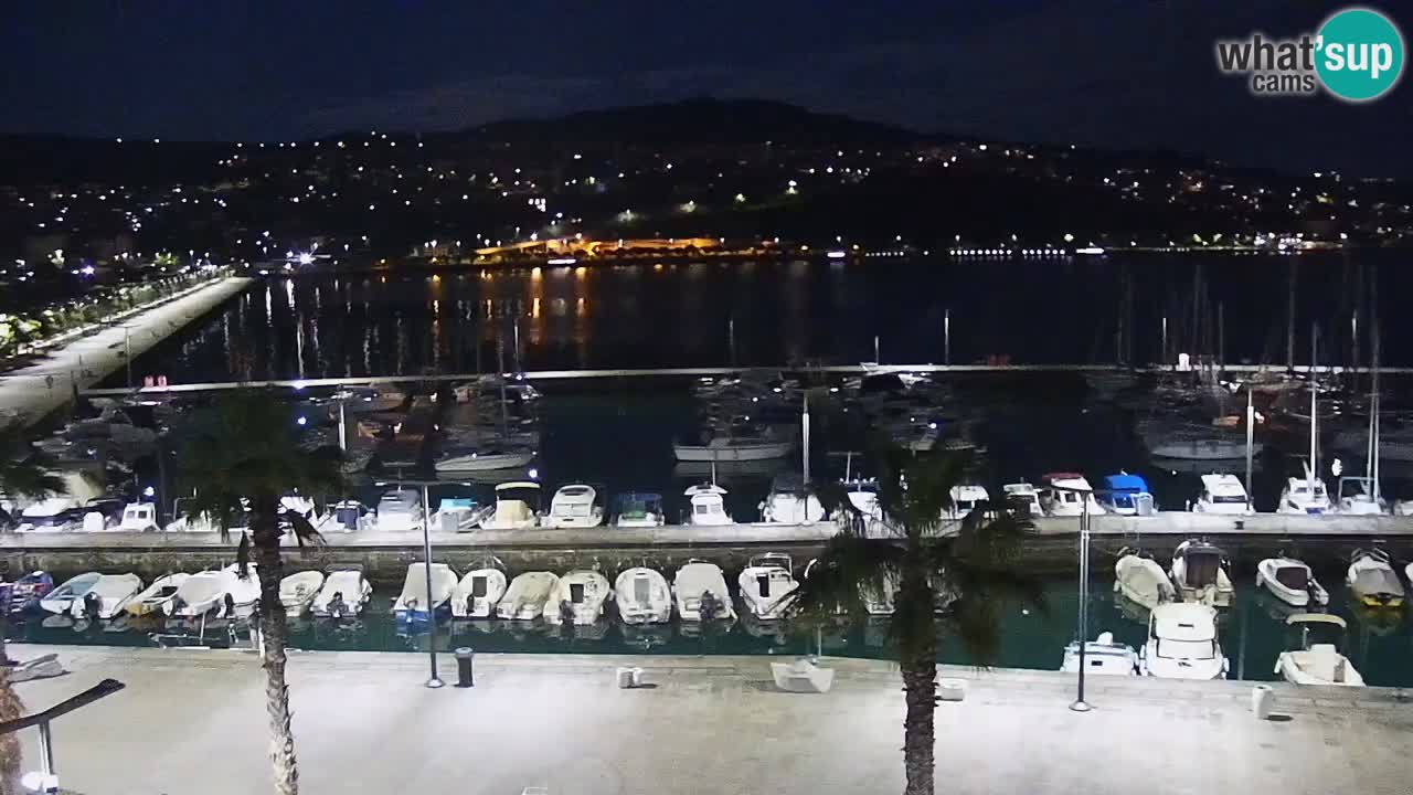 Webcam Koper – Panorama des Jachthafens und der Promenade vom Hotel Grand Koper