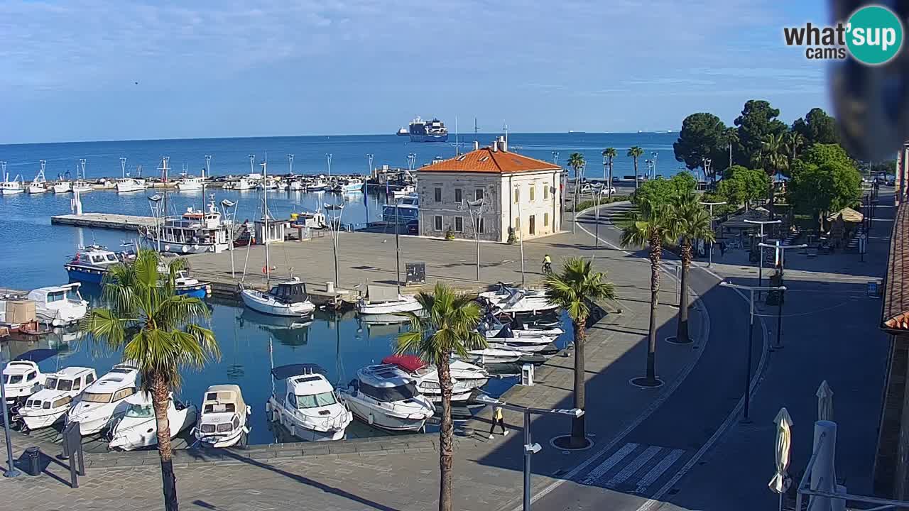 Spletna kamera Luka Koper v živo – Potniški terminal in tovorno pristanišče – Slovenija