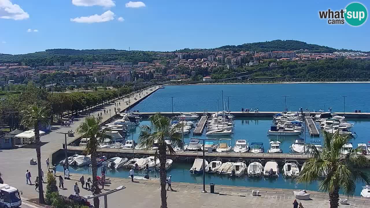 Spletna kamera Luka Koper v živo – Potniški terminal in tovorno pristanišče – Slovenija