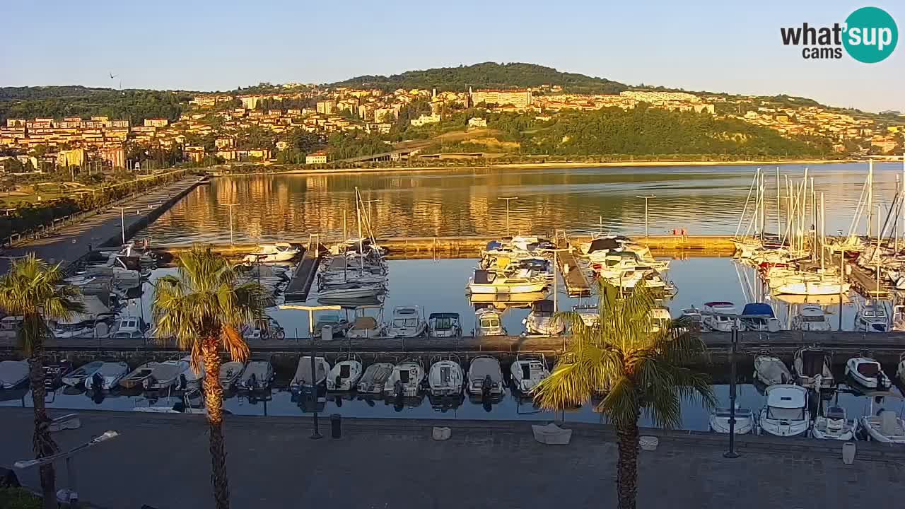 Luka Kopar uživo web kamera – Turistički terminal i teretna luka – Slovenija