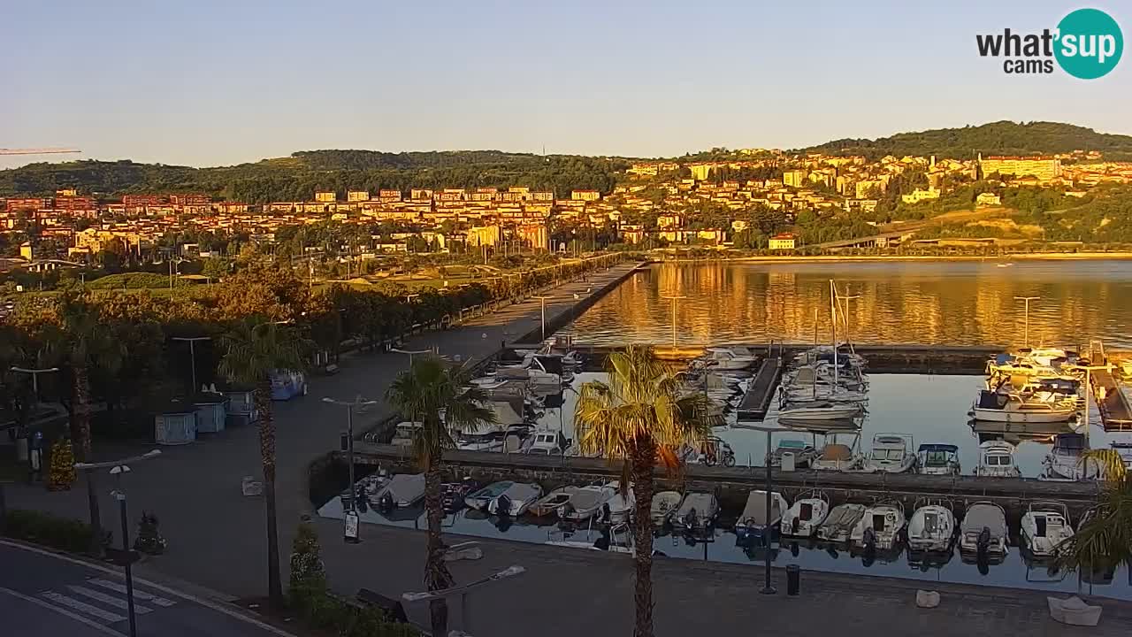 Spletna kamera Koper – Panorama na marino in promenado s Hotela Grand Koper