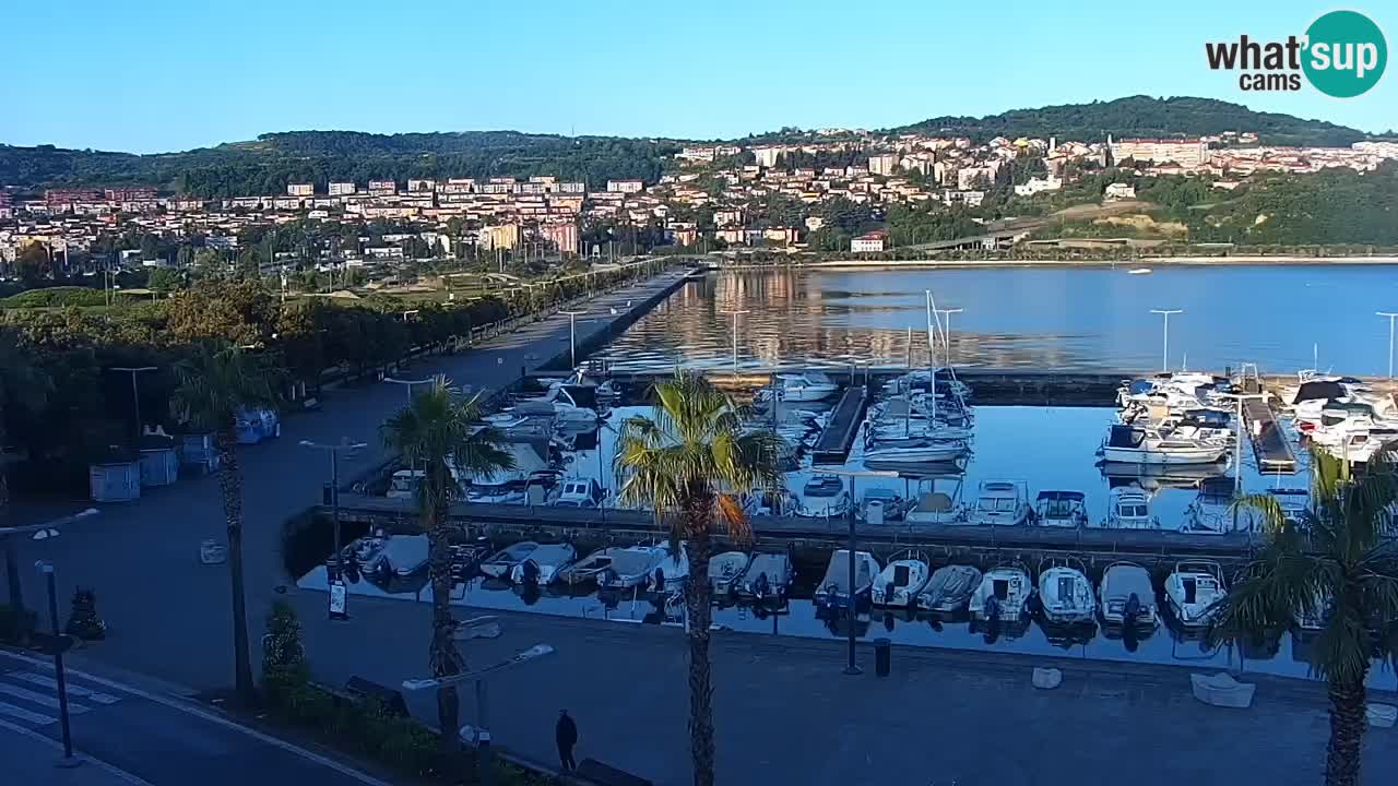 Spletna kamera Luka Koper v živo – Potniški terminal in tovorno pristanišče – Slovenija