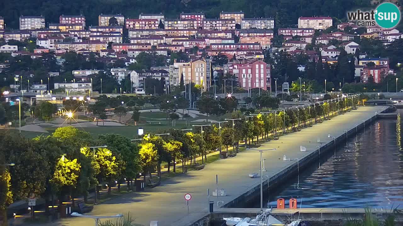 Webcam Koper – Panorama des Jachthafens und der Promenade vom Hotel Grand Koper