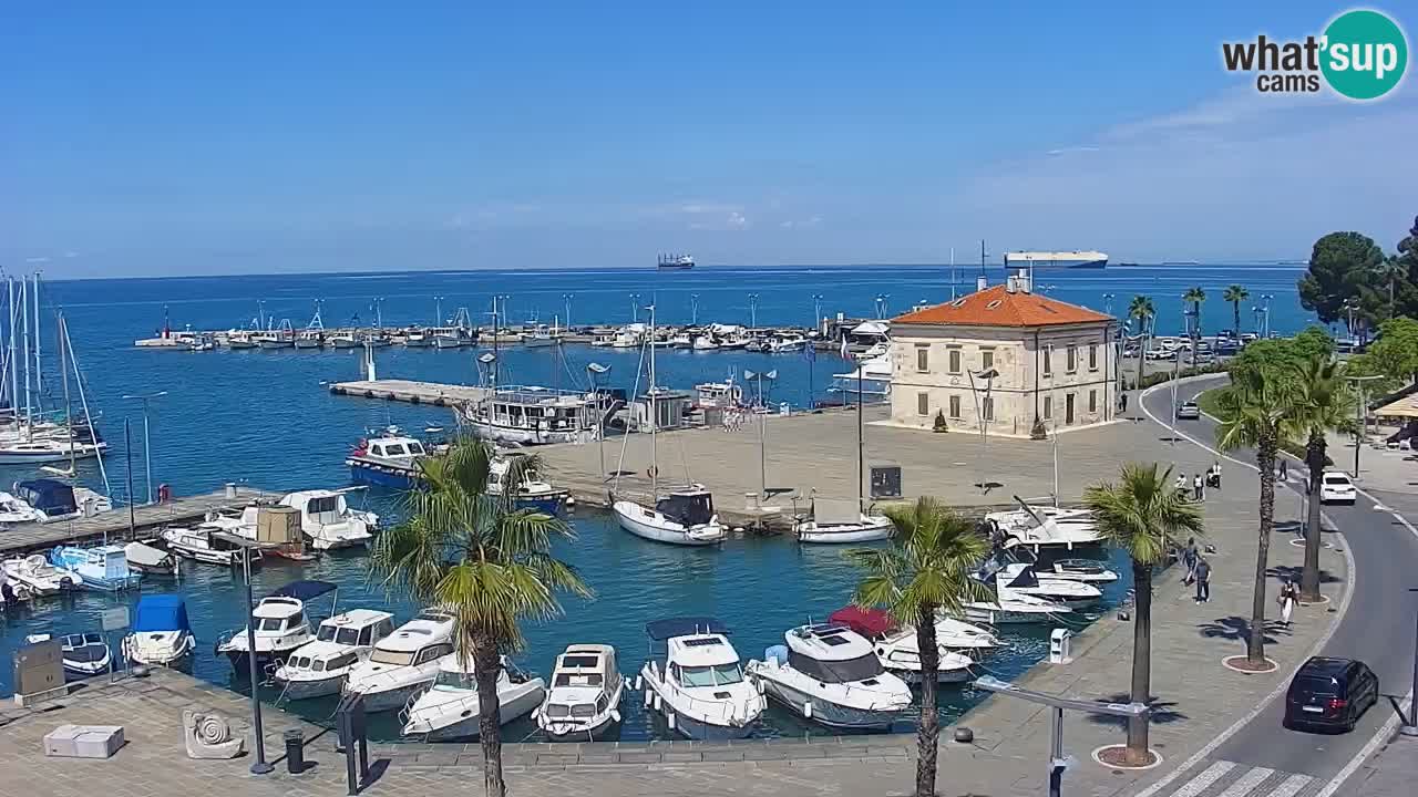 Spletna kamera Luka Koper v živo – Potniški terminal in tovorno pristanišče – Slovenija