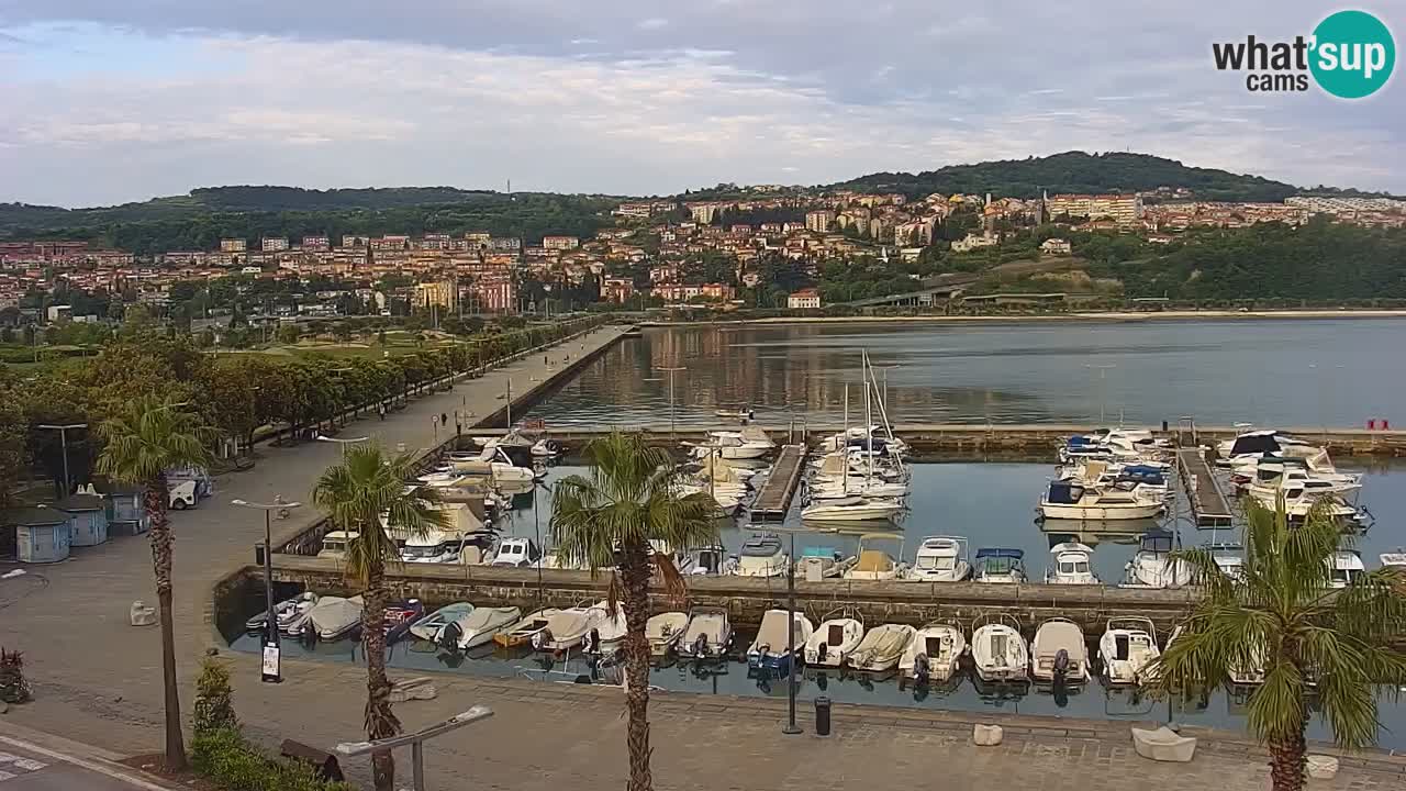 Webcam Koper – Panorama des Jachthafens und der Promenade vom Hotel Grand Koper