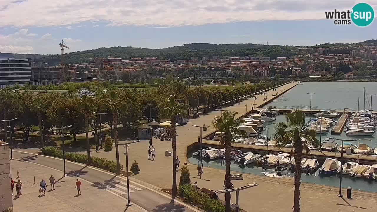 Spletna kamera Luka Koper v živo – Potniški terminal in tovorno pristanišče – Slovenija