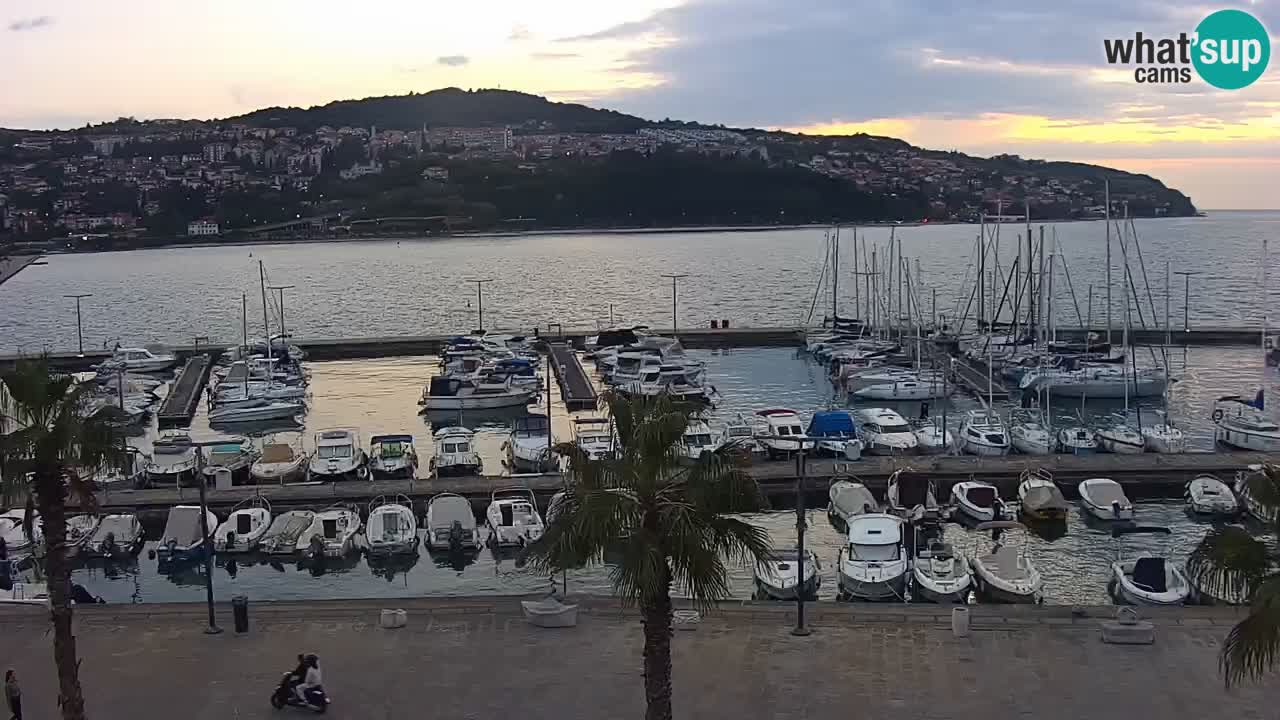 Spletna kamera Luka Koper v živo – Potniški terminal in tovorno pristanišče – Slovenija